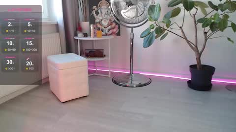 Chloe online show from November 3, 9:43 am