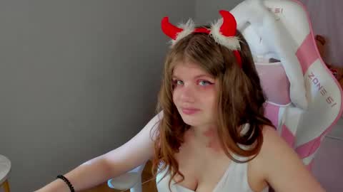 ChloeHalses online show from May 17, 5:33 pm