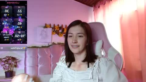 Snapshot of chloejohnsoon chatting on February 26, 4:27 pm Chloe online show from February 26, 4:27 pm