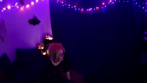 Chloekissxo online show from November 1, 12:55 am