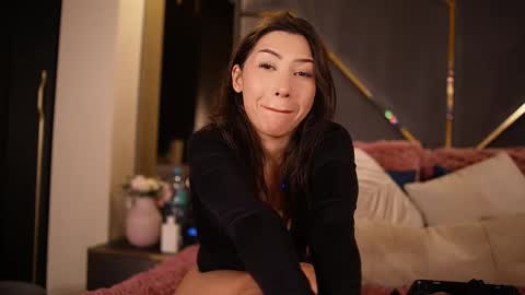 chloemin_ online show from March 9, 7:35 am