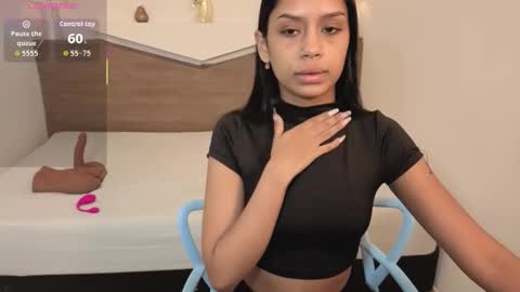 C H L O E online show from December 22, 1:18 pm