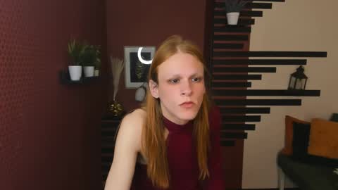 Chloe online show from December 3, 2:18 pm