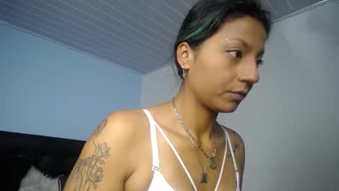 chloewills_ online show from January 13, 12:57 pm