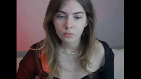 Snapshot of chloi_hes chatting on December 22, 8:38 am chloi_hes online show from December 22, 8:38 am