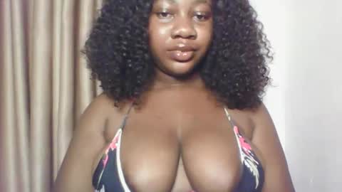 chocolateassgirl61 online show from December 2, 12:20 am