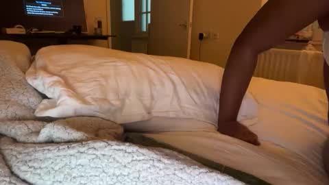 chocolatebunnycakez online show from November 25, 12:31 am