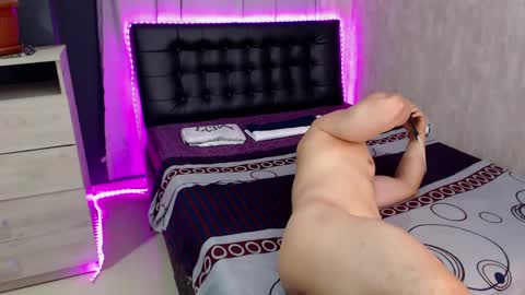 chris_huntter online show from March 5, 7:17 pm