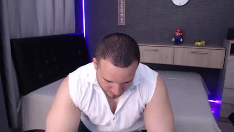 chris_huntter online show from October 2, 1:59 am