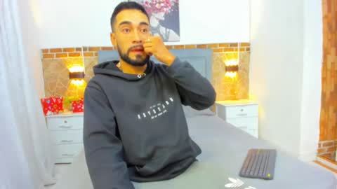 chris_kizz online show from December 29, 11:18 am