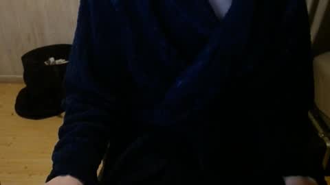 Snapshot of chriser_xxx chatting on January 4, 6:19 pm chriser_xxx online show from January 4, 6:19 pm