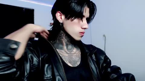 Snapshot of chriss_opp chatting on February 6, 7:51 pm CHRIS  INDEPENT MODEL online show from February 6, 7:51 pm