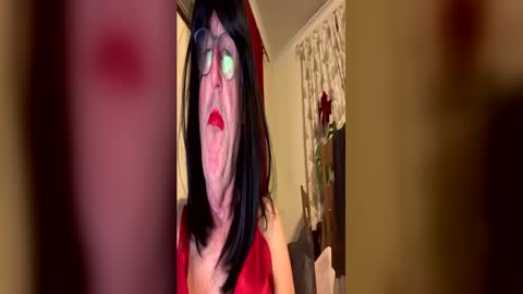 chrissiebitch70744 online show from May 24, 10:27 pm