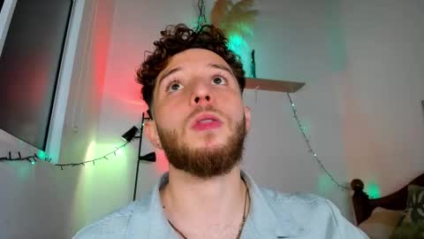 Hi dont forguet to follow me    online show from December 18, 7:25 am