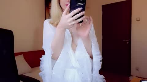 christihanson online show from February 13, 7:03 am