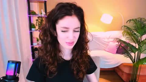 Snapshot of christinaconteeree chatting on October 3, 4:26 pm christinaconteeree online show from October 3, 4:26 pm