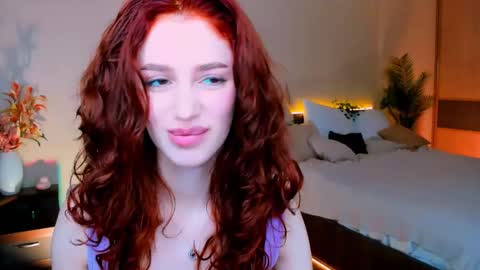 Snapshot of christinaconteeree chatting on October 17, 7:18 pm christinaconteeree online show from October 17, 7:18 pm
