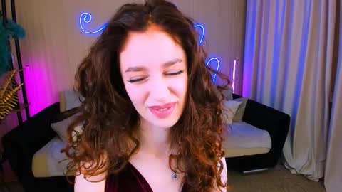 Snapshot of christinaconteeree chatting on October 2, 1:43 pm christinaconteeree online show from October 2, 1:43 pm