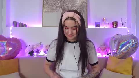 Snapshot of christinamilton chatting on February 13, 9:39 pm Christina online show from February 13, 9:39 pm