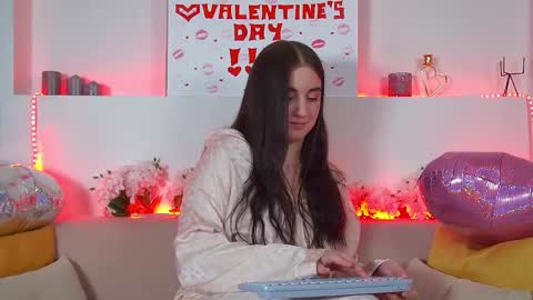 Snapshot of christinamilton chatting on February 15, 3:52 am Christina online show from February 15, 3:52 am