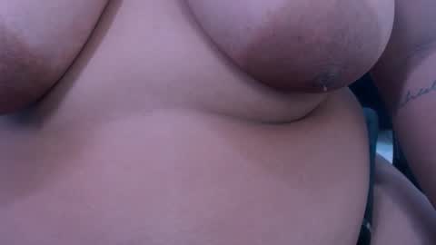 Snapshot of chuby_pau chatting on October 11, 3:55 am paula online show from October 11, 3:55 am