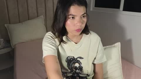 Mia online show from March 11, 4:48 am