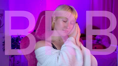 Snapshot of cinbellamy chatting on October 13, 2:35 am Cin Bellamy online show from October 13, 2:35 am