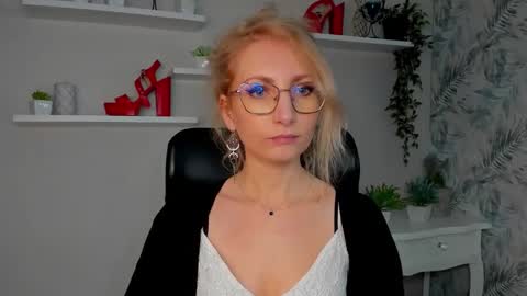 Cinderella online show from March 18, 6:30 am