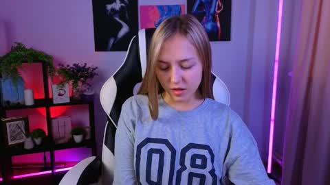 cindylovesmith online show from April 5, 5:59 am