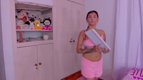 CintiaCollins  online show from January 17, 8:06 pm