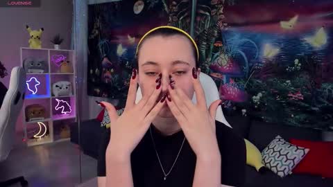 clarabenson online show from October 17, 6:23 pm