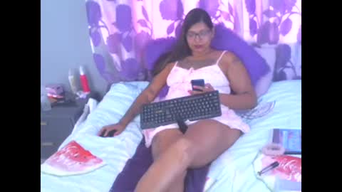 Snapshot of claudine_valencia chatting on January 24, 7:08 am claudine valencia online show from January 24, 7:08 am