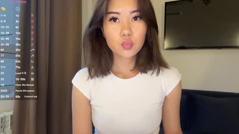 Lili online show from May 10, 1:17 pm