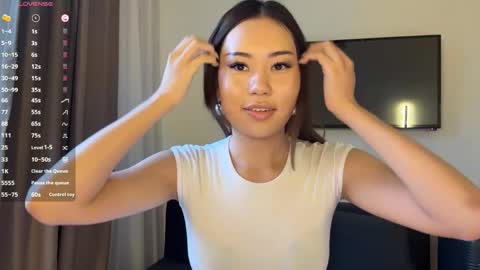 Lili online show from May 11, 1:18 pm