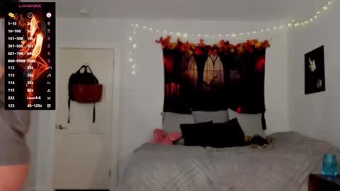 Snapshot of cleo_cam chatting on October 18, 2:05 am Cleo Schedule Updates online show from October 18, 2:05 am