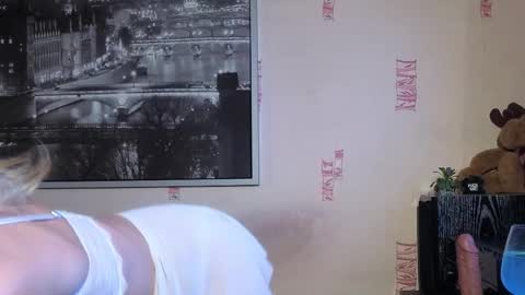 Clever Sexy online show from November 14, 5:59 pm