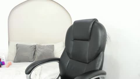 Cloe  online show from January 6, 5:28 pm