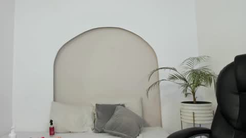 Cloe  online show from January 5, 5:27 pm