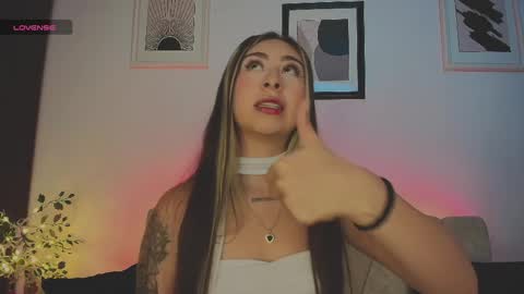 cloe_martinezz_ online show from May 14, 9:24 pm