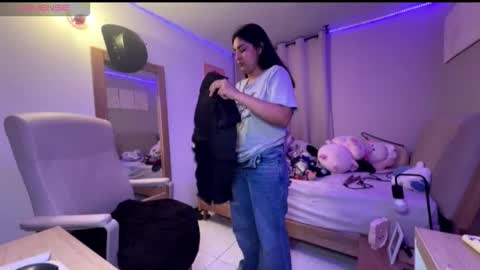 cloe small online show from November 10, 6:16 am