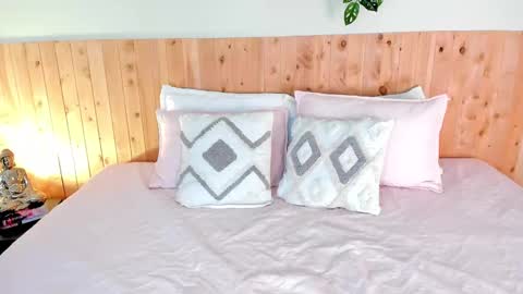 Chloe Smith online show from February 5, 11:47 am