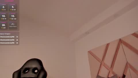 Snapshot of cloemorwen chatting on October 4, 1:03 am Cloe online show from October 4, 1:03 am