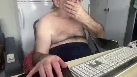 Snapshot of coach_karl chatting on February 28, 12:43 am Coach Karl Porn Star Tip me all the way to my next trip online show from February 28, 12:43 am