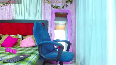 coco_macr online show from June 9, 5:18 am