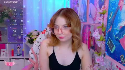 Mia online show from June 3, 1:47 pm
