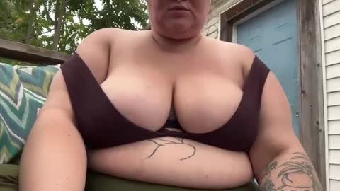 Snapshot of coconutbasil chatting on September 10, 8:10 pm coconutbasil online show from September 10, 8:10 pm