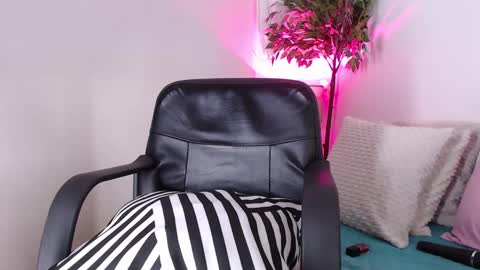 Snapshot of cofee_dreams chatting on September 25, 6:37 pm Coffee Dreams online show from September 25, 6:37 pm