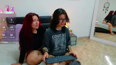 Snapshot of coffeandbread chatting on September 10, 5:41 am Phia And Luna online show from September 10, 5:41 am