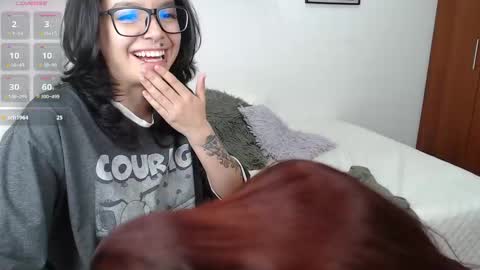 Snapshot of coffeandbread chatting on October 5, 4:54 am Phia And Luna online show from October 5, 4:54 am