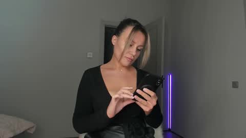 Alice online show from September 22, 6:23 pm